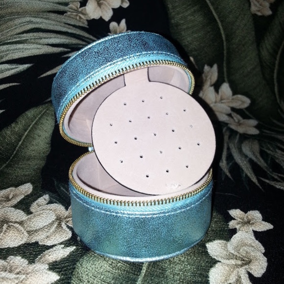NWT Mini Blue Jewelry Case - Picture 1 of 6